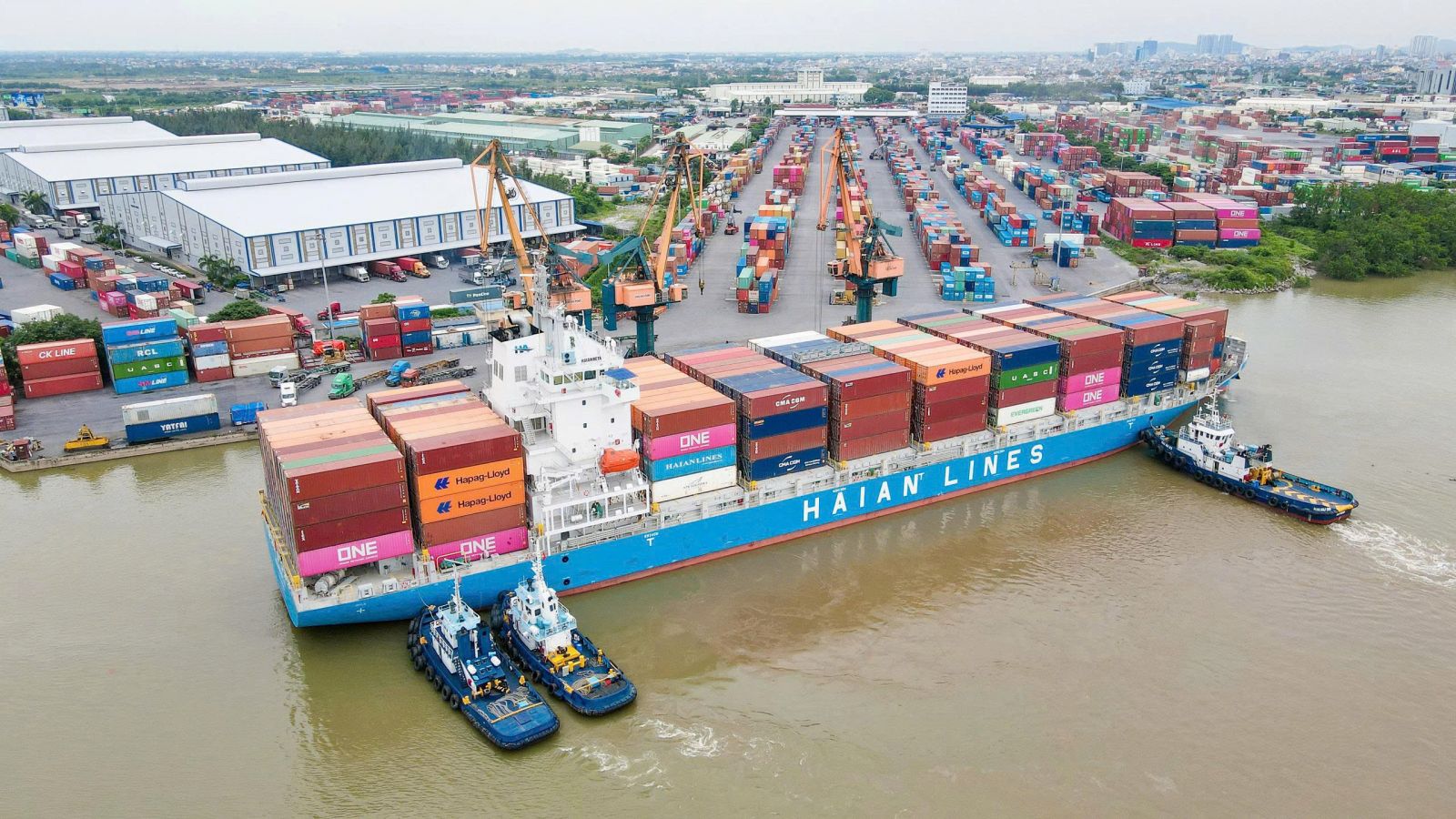 Vietnam's Hai An orders two 1,928 TEU feeders from China